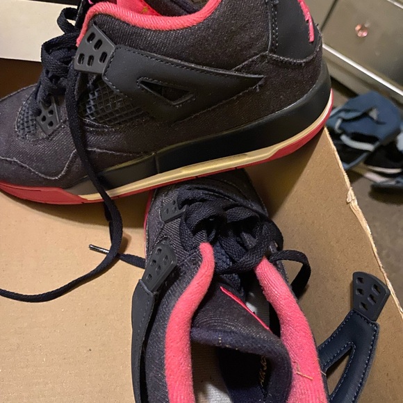 Custom design dark blue Jean Jordan’s with hot pink design - Picture 2 of 3